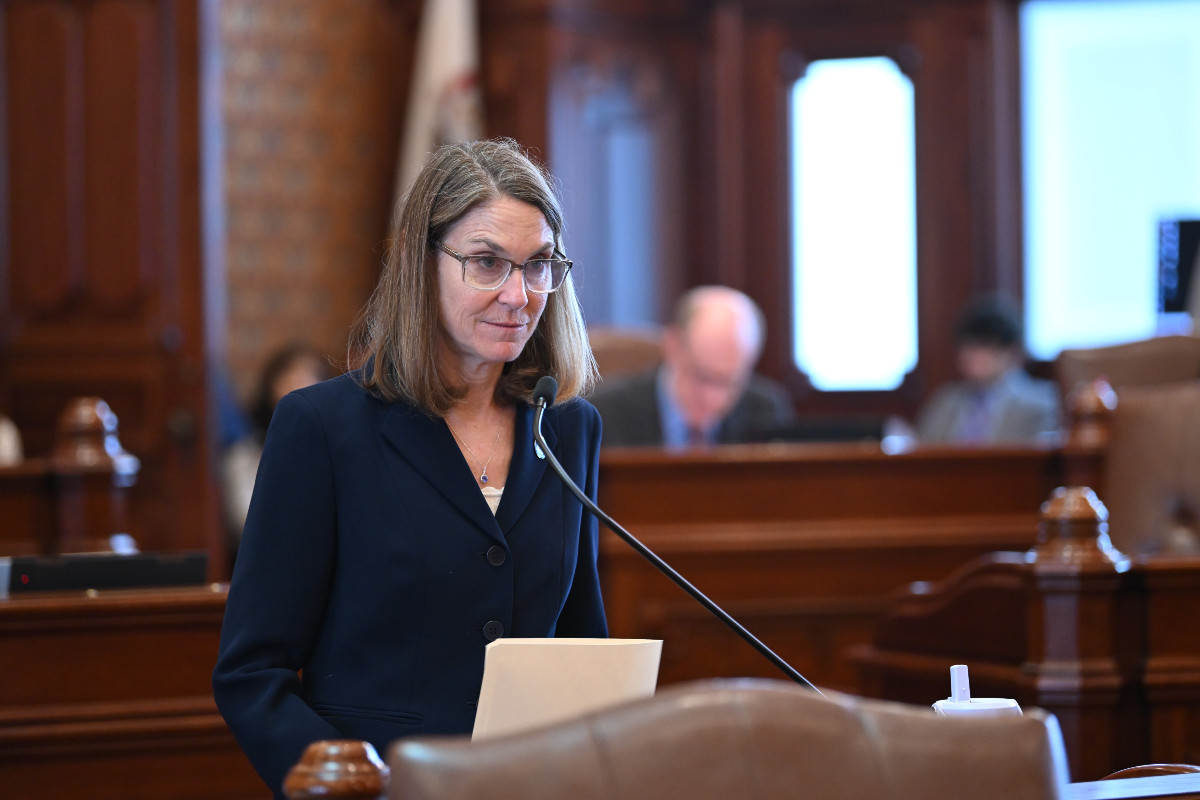 (Photo) Senator Laura Fine